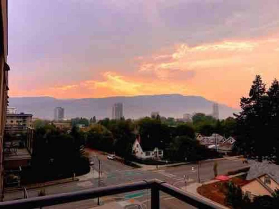 Modern And Cozy Courtyard View Apartment Kelowna Luaran gambar